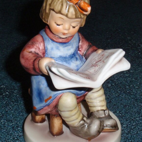 Goebel Hummel Figurine "What's New?" #418 TMK6 With Box - Girl Reading Newspaper - Picture 4 of 11